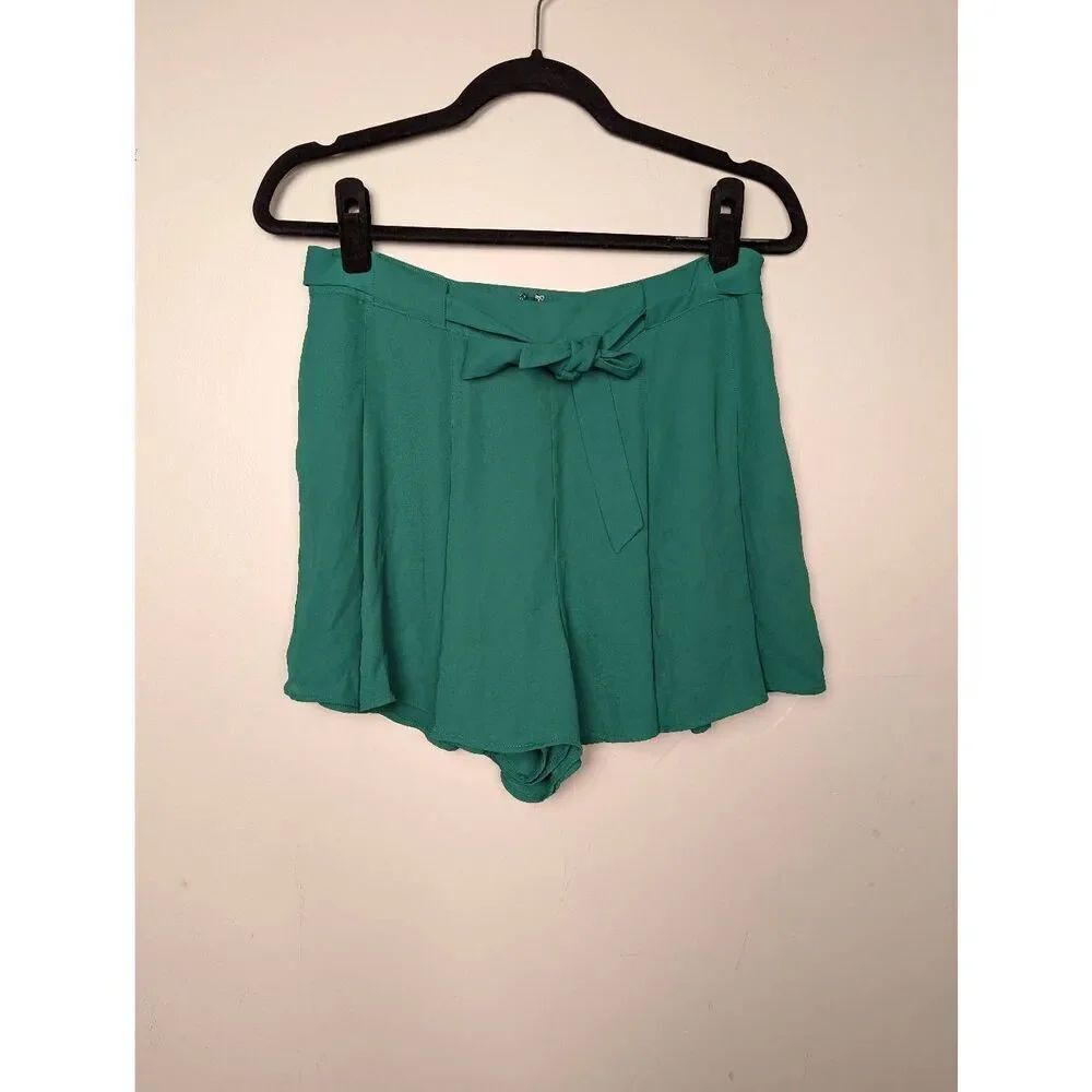 Aritzia Sundaybest Westley shorts green size 10